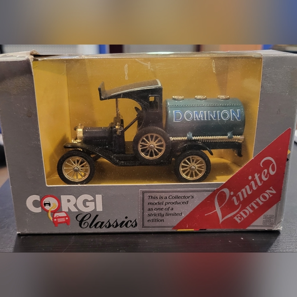 Corgi Classics Ford Model T Dominion Oil Truck